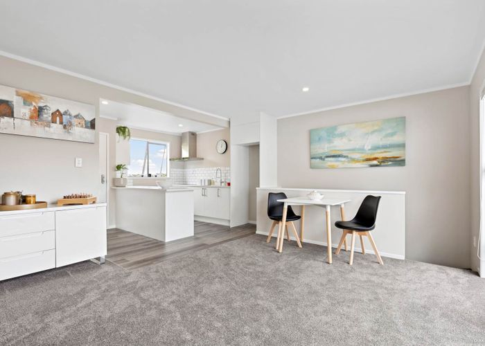  at 2/34 Sunnynook Road, Sunnynook, Auckland