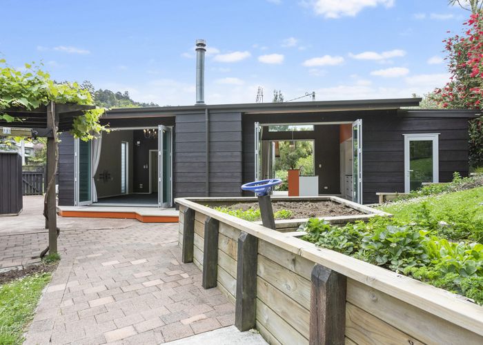  at 5 Jays Road, Titirangi, Auckland