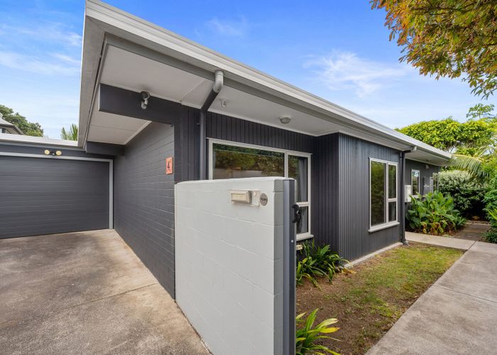  at 25E Saltburn Road, Milford, Auckland