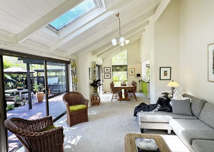  at 11 Fitzpatrick Place, Chatswood, Auckland