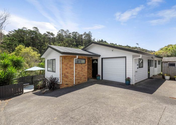  at 2/136 Lynn Road, Bayview, Auckland
