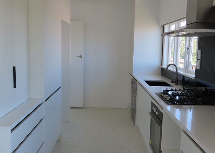  at 10 Camelot Place, Glenfield, North Shore City, Auckland