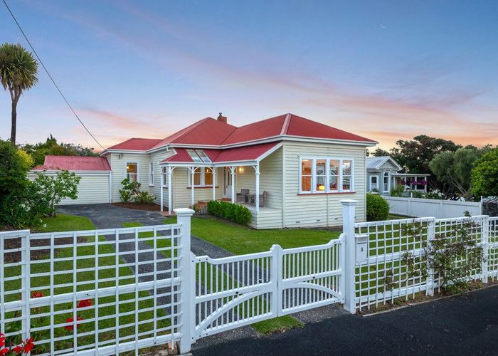  at 5 First Avenue, Stanley Bay, North Shore City, Auckland