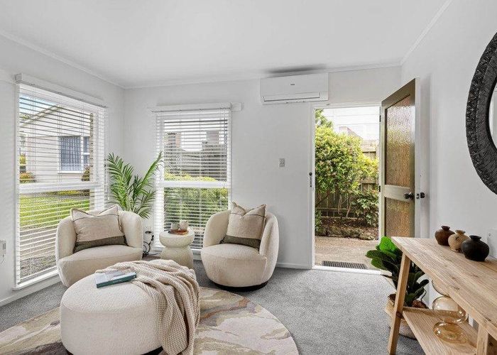  at 2/4 Keldale Place, Forrest Hill, Auckland