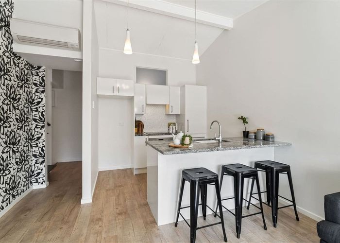  at 2/32 Abberley Crescent, St. Albans, Christchurch City, Canterbury