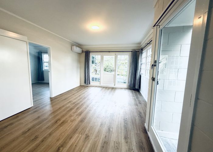  at 82 Woodlands Crescent, Browns Bay, North Shore City, Auckland