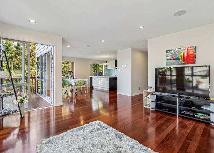  at 27 The Avenue, Albany, Auckland