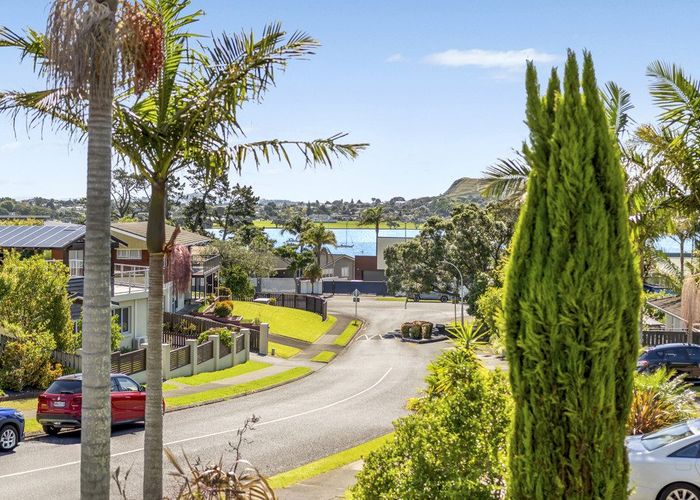  at 21 Treeway, Sunnyhills, Manukau City, Auckland