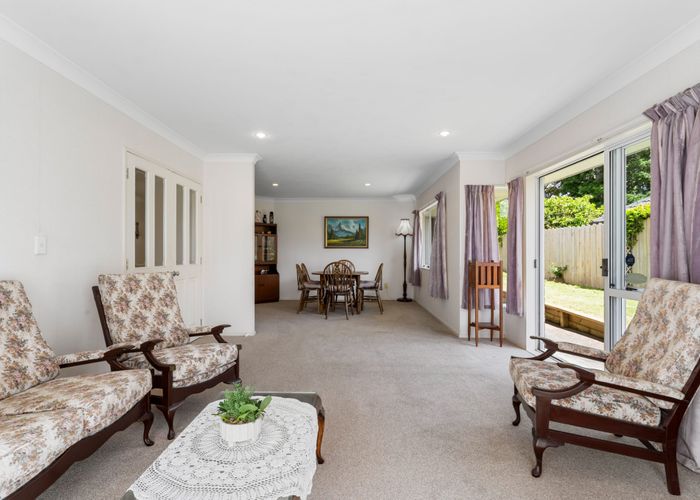  at 5 Stewart Gibson Place, Manurewa, Manukau City, Auckland