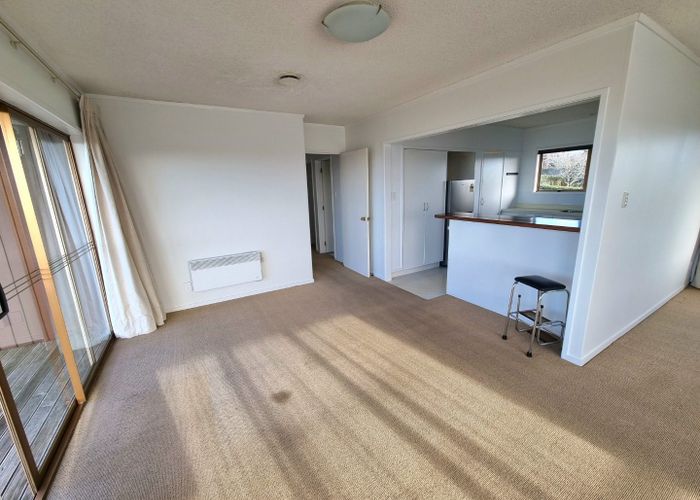  at 2/8B Newhaven Terrace, Mairangi Bay, North Shore City, Auckland