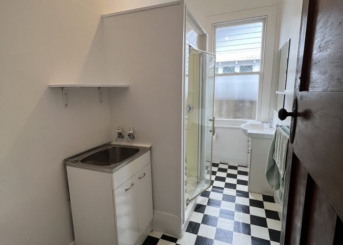  at 2/8 Dexter Avenue, Mount Eden, Auckland City, Auckland