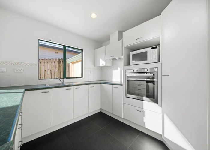  at 2/37 Monarch Avenue, Hillcrest, North Shore City, Auckland