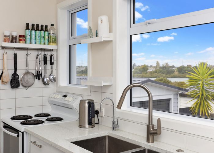  at 2/4 Tahatai Street, Otahuhu, Auckland