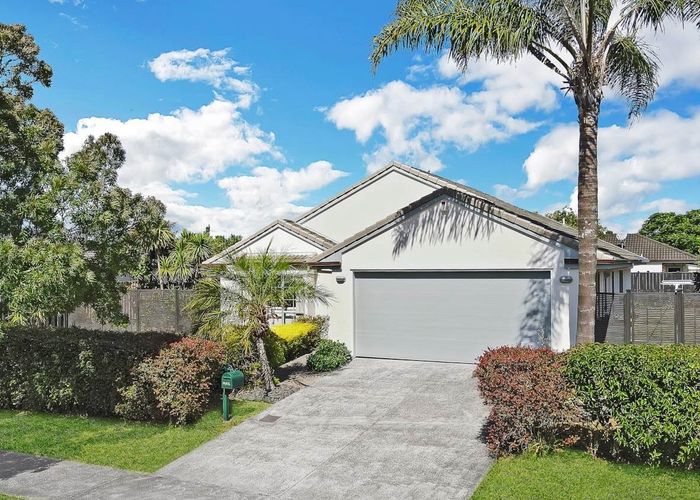 at 4 Freestone Place, Henderson, Auckland