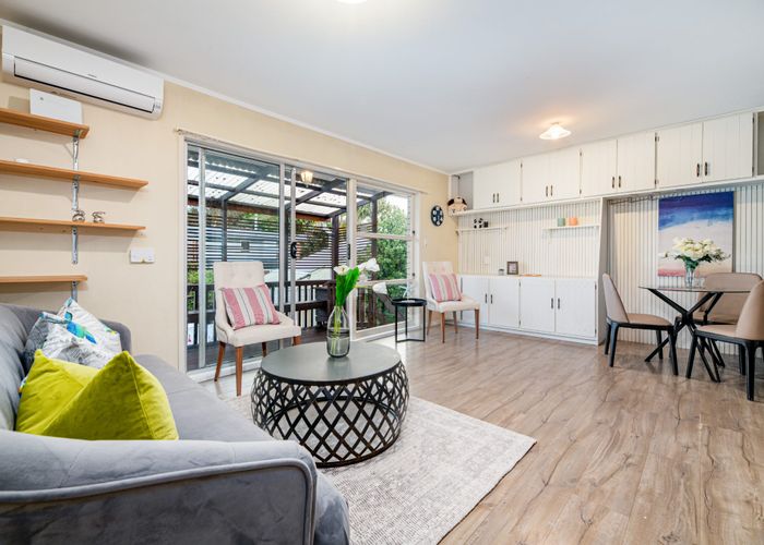  at 2/7 Dakota Avenue, Beach Haven, Auckland