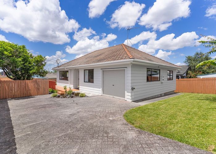 at 2/136 Barrack Road, Mount Wellington, Auckland