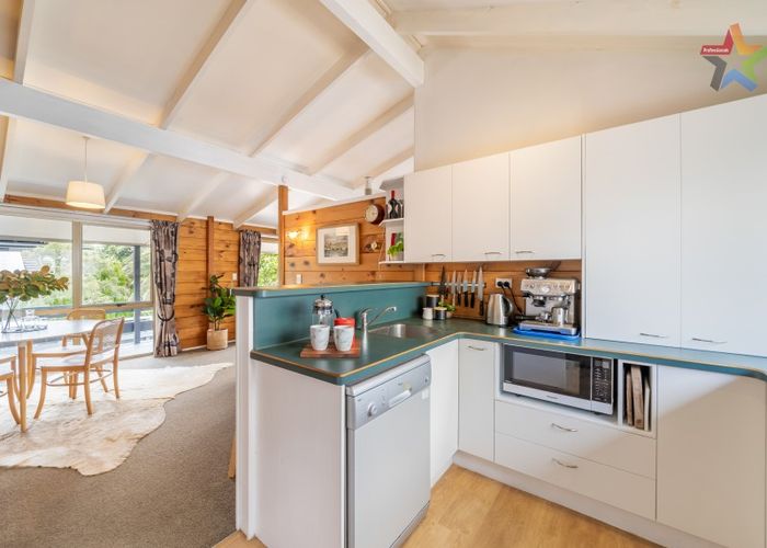  at 8 Chestnut Grove, Maungaraki, Lower Hutt