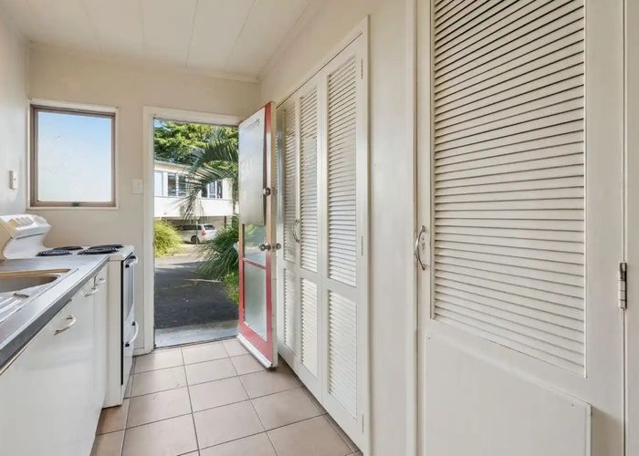  at 2/31 Blease Street, New Lynn, Waitakere City, Auckland