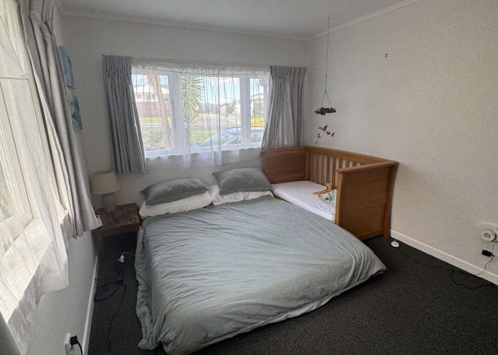  at 1/245 Sturges Rd, Henderson, Waitakere City, Auckland