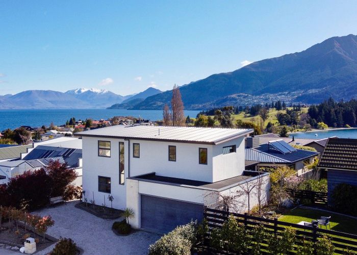  at 4 Oregon Drive, Kelvin Heights, Queenstown