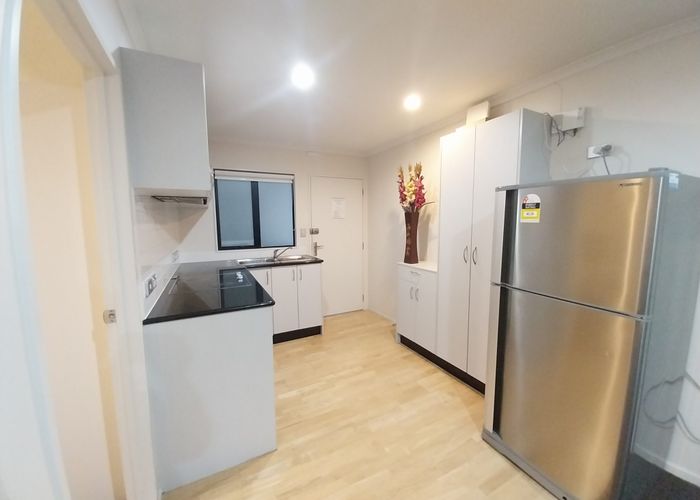  at 2/44 Clonbern Road, Remuera, Auckland