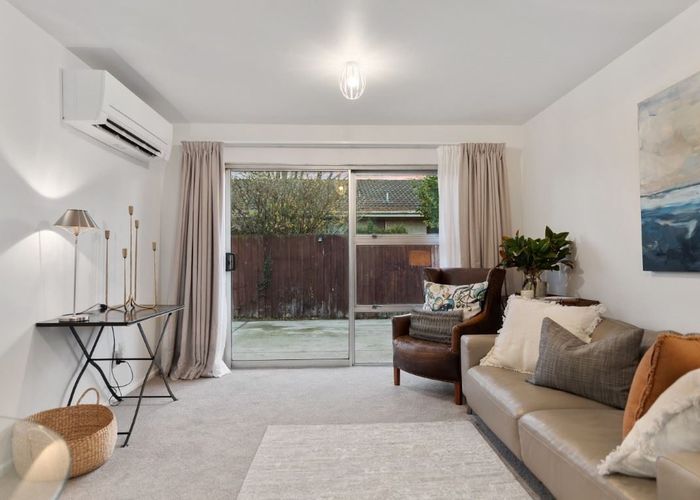  at 2/33 Fairfield Avenue, Addington, Christchurch