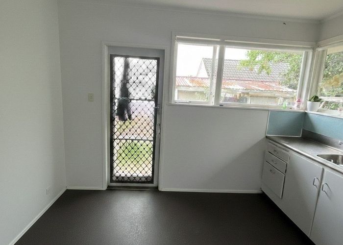  at 2/8 Rawhiti Road, One Tree Hill, Auckland City, Auckland