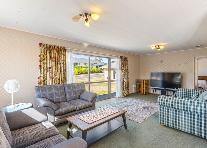  at 50 Queens Road, Waikanae Beach, Waikanae
