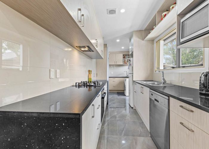  at 16 Waterview Road, Stanley Point, Auckland