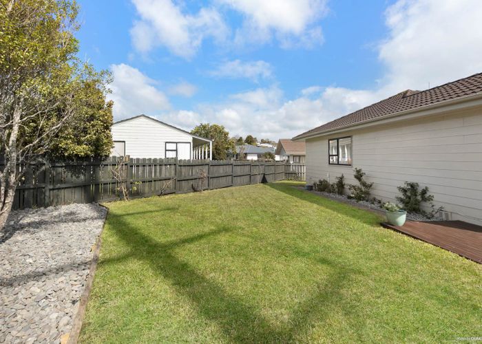  at 2/16 Cabello Place, Unsworth Heights, Auckland