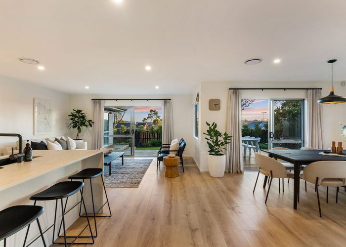  at 8 Wilmington Place, Forrest Hill, Auckland