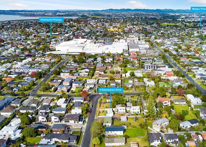  at 4 Dawnhaven Drive, Te Atatu Peninsula, Waitakere City, Auckland