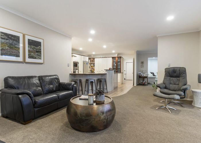  at 31 Lamia Place, The Gardens, Auckland