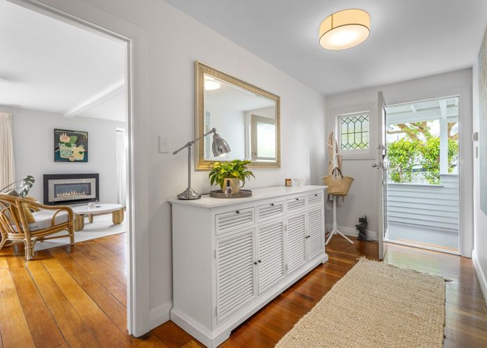  at 9A North Avenue, Narrow Neck, North Shore City, Auckland