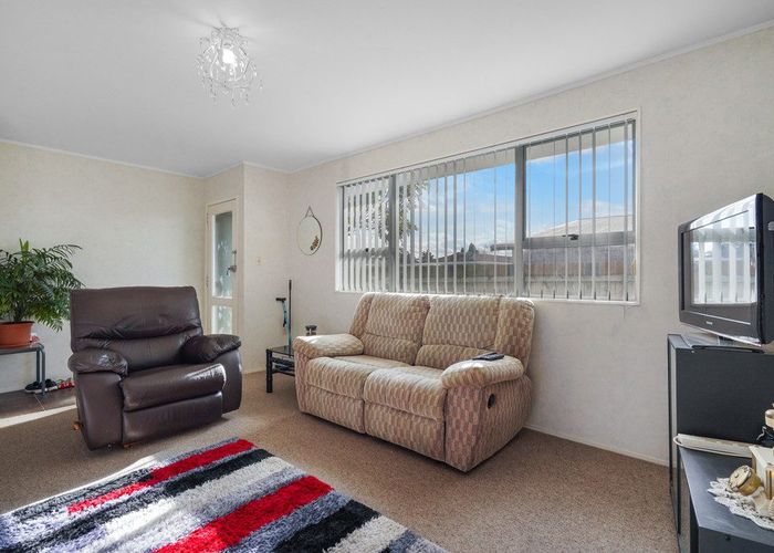  at 14 Leslie Place, Deanwell, Hamilton