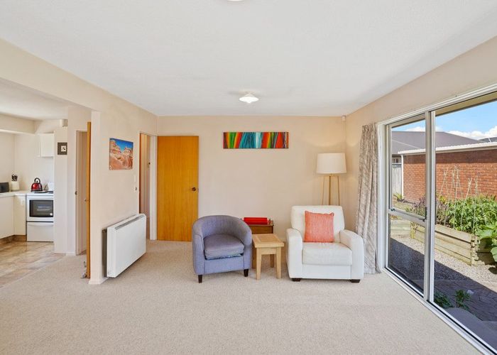  at 2/35 Avonhead Road, Avonhead, Christchurch