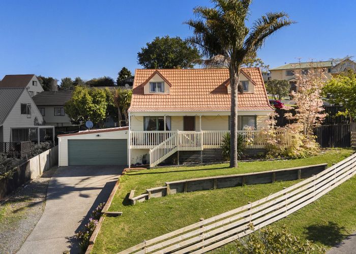  at 18 Carillon Place, Massey, Auckland