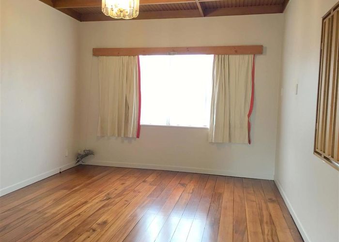  at 11 Hutchinson Ave, New Lynn, Waitakere City, Auckland