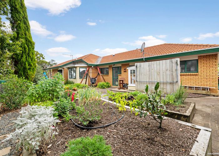  at 19 Lochend Place, Highland Park, Auckland