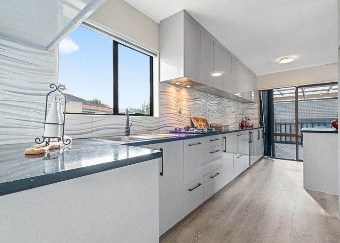  at 2/24 Norrie Smith Avenue, Flat Bush, Auckland