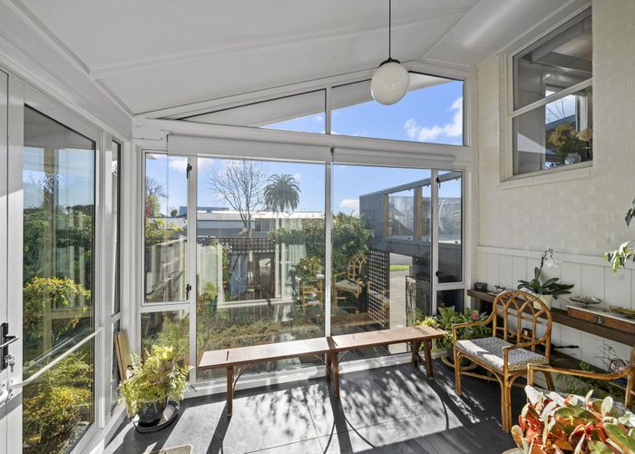  at 1 Gunns Crescent, Cashmere, Christchurch City, Canterbury