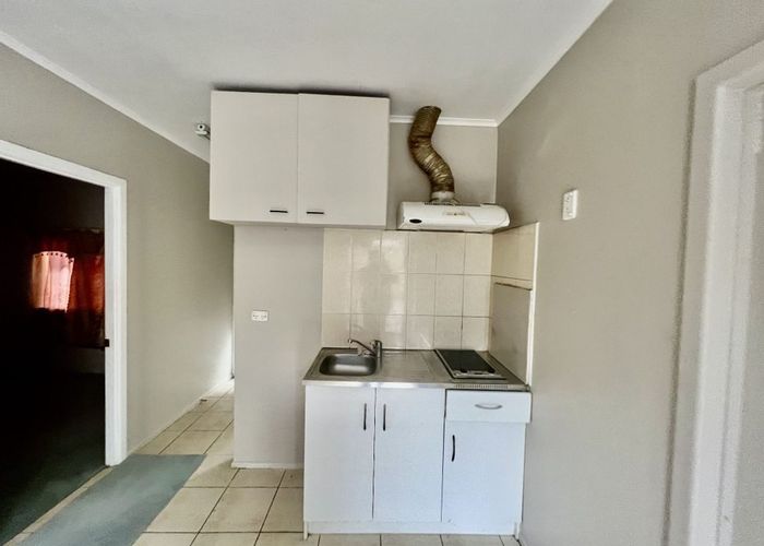  at 1/16 Kenderdine Road, Papatoetoe, Manukau City, Auckland