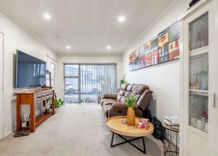  at 4/6 Ray Small Drive, Papakura, Papakura, Auckland