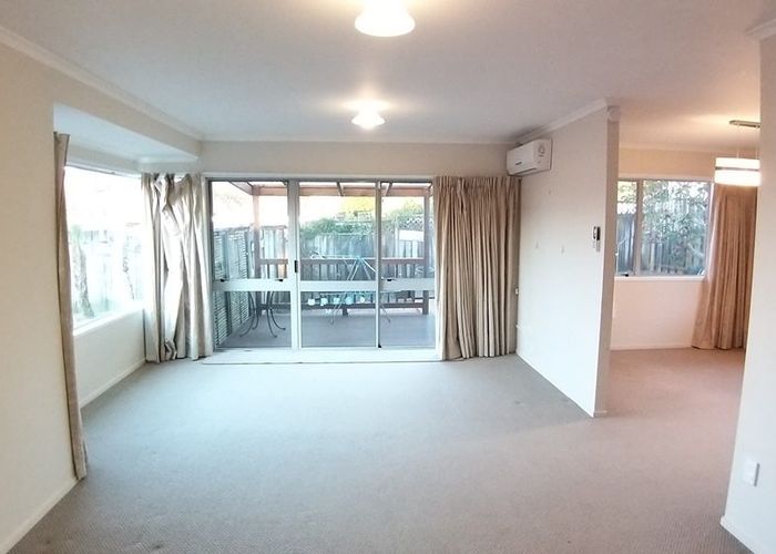  at 2/18 Carriage Close, Northpark, Manukau City, Auckland