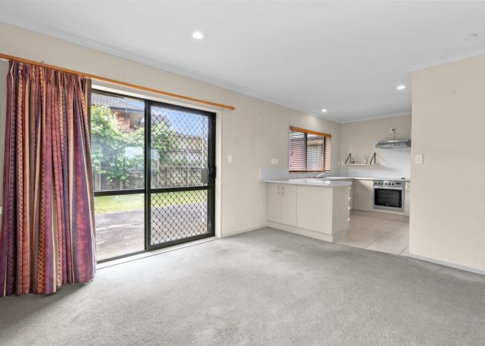  at 6 Brunswick Rise, Mangere, Auckland