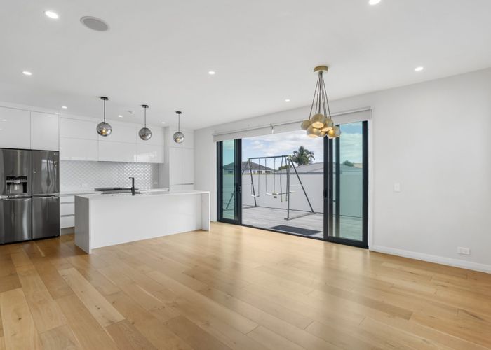  at 92A Flanshaw Street, Te Atatu South, Waitakere City, Auckland
