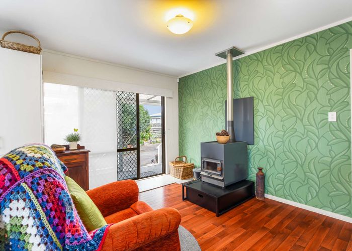  at 46 Edgewater Parade, Waiuku, Waiuku