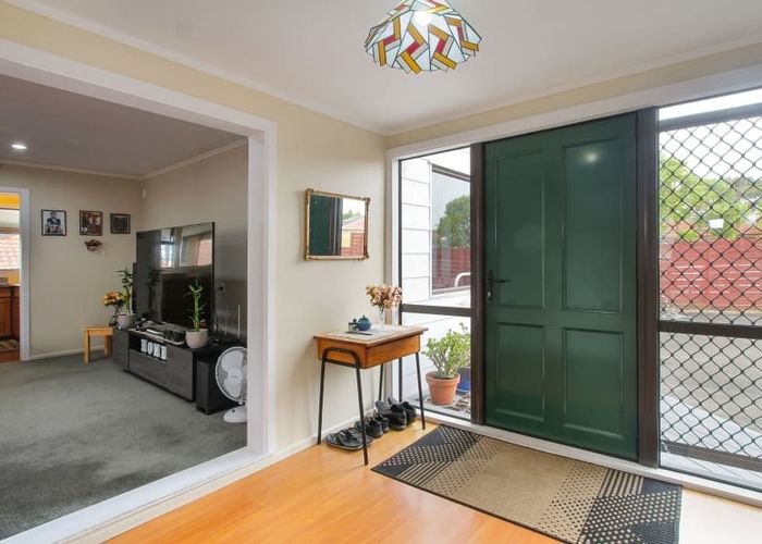  at 33 Metcalfe Road, Henderson, Waitakere City, Auckland