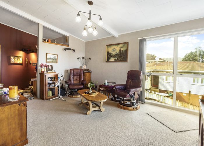  at 5 Hillview Avenue, New Windsor, Auckland