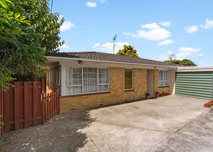  at 2/4 Scott Street, Moturoa, New Plymouth